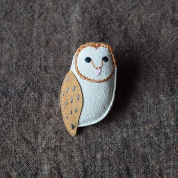 革ブローチ　メンフクロウ