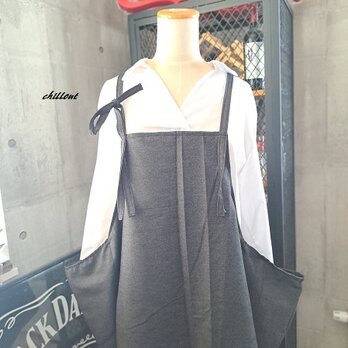 【背中がかわいい】エプロンドレス：デニム：ブラック【1022】