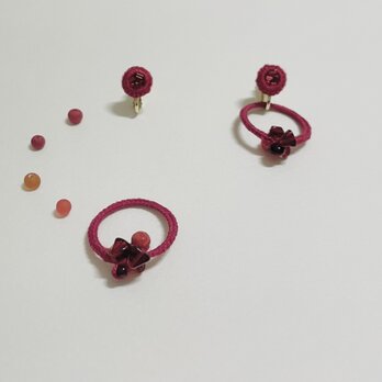 【一点物】【付け外せるイヤリングo-raka】ﾌﾗﾝｽ刺繍糸 2way 金属ｱﾚﾙｷﾞｰ対応 赤いｶﾞﾗｽﾋﾞｰｽﾞ