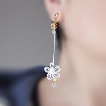 【新作】ピアス「宵ふくら」（白×グレー）