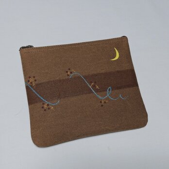 三日月とつる草のポーチ