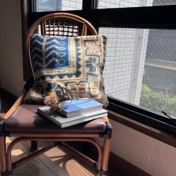 美しいトルコキリムのクッションカバー／43×43cm／幾何学×青×ベージュ／ヴィンテージキルト