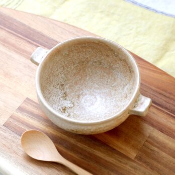 白茶色の耳付きスープボウル