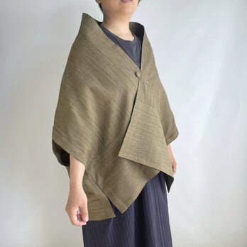 【1点もの】さんかく羽織 裏地・ブローチ付き -絹 着物 薄茶 & 絹 着物 辛子色 （ヴィンテージ） TRH703