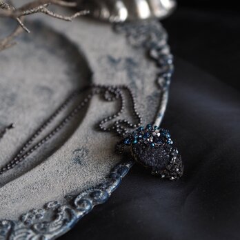 碧い隕石のペンダント