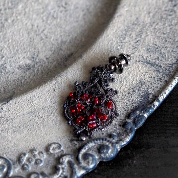 真夜中のザクロ ［ピンブローチ］