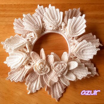 花と葉っぱのモチーフのシュシュ