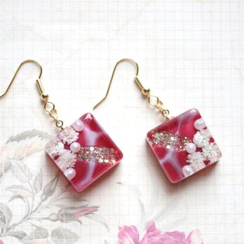 レジンアート　スクエアピアス〈天竺牡丹〉