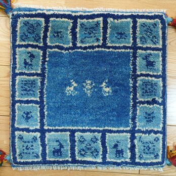 ペルシャ　ギャッベ　ミニマット　ラグ　横41x40cm　 中は青色　水色のパネルで囲む　T9886