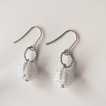 ビーズボールピアス・白