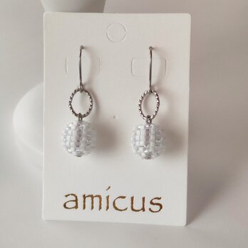 ビーズボールピアス・白