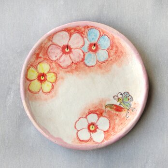 花模様と蝶絵の手描き皿