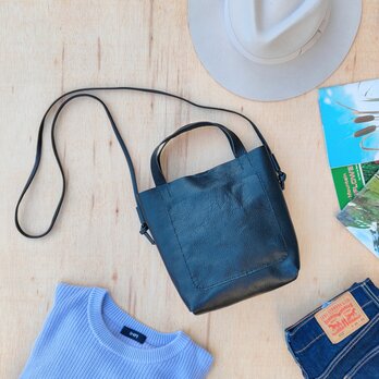 【シュリンク】2wayのReルーラルバッグ （ショルダー/トートバッグ/メンズ/レディース/縦型/軽い/レザー）ブラック