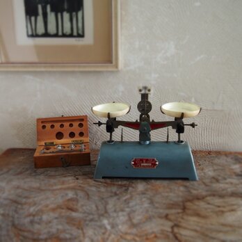 上皿天秤　分銅・錘付き木箱入り