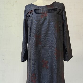 　クリスマスSALE　　大島紬リメイク　フロント、袖口、ピンタックワンピース