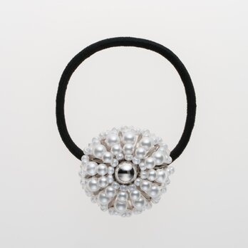 ビーズヘアアクセサリー「花」（パール銀×ラウンド）