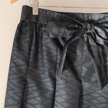 ギャザー大島紬（濃紺地松皮菱　7マルキ泥染）裏地あり