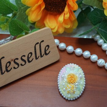 春色の花咲く・レース糸の小さなヘアクリップ