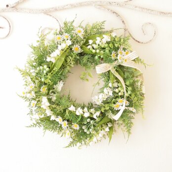 爽やかなスズランのナチュラルリース