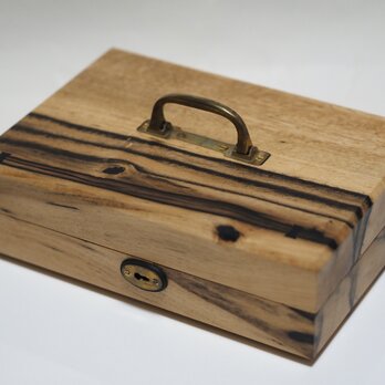 黒柿の道具箱「鍵鎌錠」