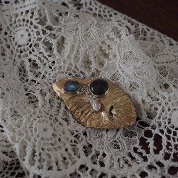 炎の記憶　ラブラドライトのブローチ