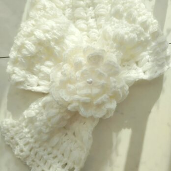 【今年の新作】マフラー コサージュ ショート ループ パール 白 ホワイト 手編み 編み物 編み