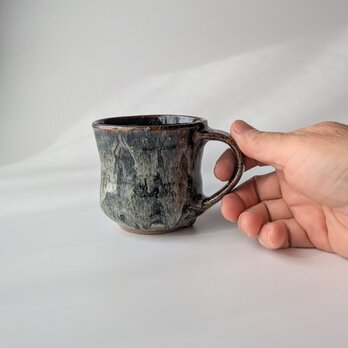 流れ釉が描く景色 手仕事のマグカップ