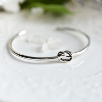 良いご縁に恵まれるお守り シルバーの結び目バングル　単品 　重ね付けにも～