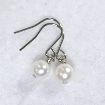 チタンピアス・淡水パール（5.5mm）