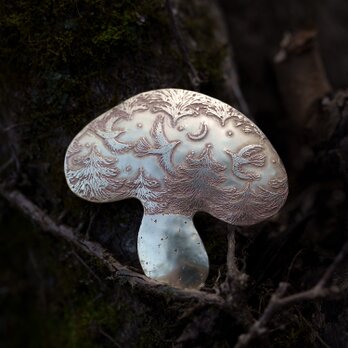 ブローチ「きのこに映る森」シリーズ