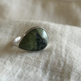 シルバーリング　グリーンオパール　13号相当
