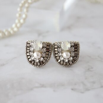 《セレモニーコーデに》上品クリスタルとパールのビーズ刺繍ピアス｜卒業式・入学式・プレゼントにも