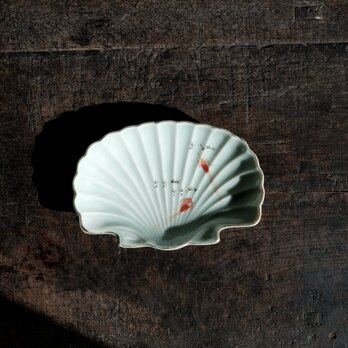 貝殻の形状◆2匹の赤い海老。時代物　青磁金彩変形皿　刺身皿　古民家　antiques 大正〜昭和初期