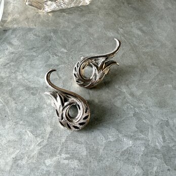Y1210-ヴィンテージイヤリング U.S.A. 1960's Silver Tone Swirl Openwork