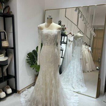 ウェディングドレス オフショルダー 長袖 マーメイドライン 贅沢な小花柄の総レース 華やかなトレーン 結婚式/披露宴