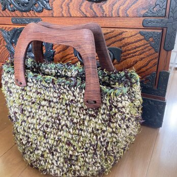 №２材料に拘って細編みだけで編んだコロンバッグ