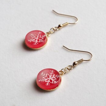 レジンアート　雪の結晶のラウンドピアス〈赤〉