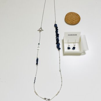 【何通りも楽しめる】天然石ソーダライトとガラスビーズのロングネックレス　金属ｱﾚﾙｷﾞｰ対応316