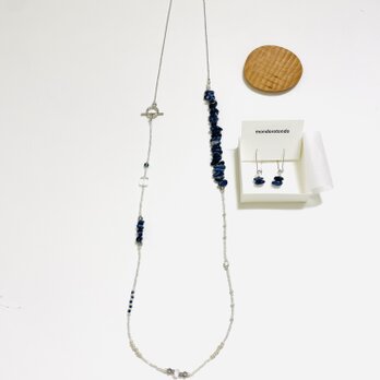 【何通りも楽しめる】天然石ソーダライトとガラスビーズのロングネックレス　金属ｱﾚﾙｷﾞｰ対応316