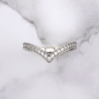 幸せのVシェイプ　リング　【高品質!送料無料！当日配送!】