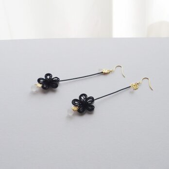 飾り結びピアス「囁ふくら」（黒×グレー） | 浴衣・着物・普段使いにも。