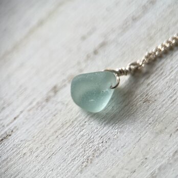 《Silver925》透き通るような空色シーグラスビーズの雫ブレスレット