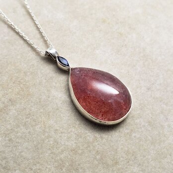 アフリカンストロベリークオーツとアイオライトのペンダント