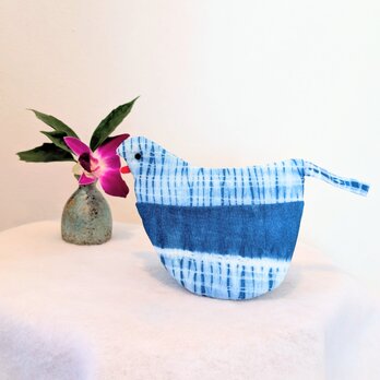 藍染め養老絞りの鳥さん鍋つかみ～にじみ(ぼかし)のある線のデザイン