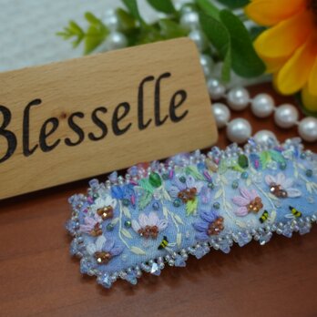 Blesselle FY風に揺れる小さな草原 ― 刺繍ヘアクリップ