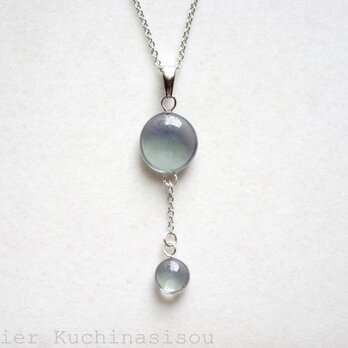 レジンアート　二粒の水滴ペンダント〈優しい影を残して〉