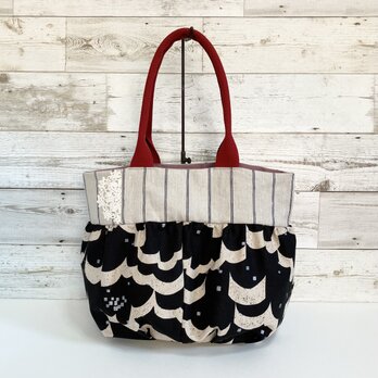 ふっくらギャザーバッグ　モノクロの幾何模様