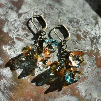 ３つのお花japanヴィンテージビーズのピアス