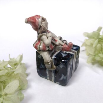 プレゼントと女の子　【ちいさな世界】