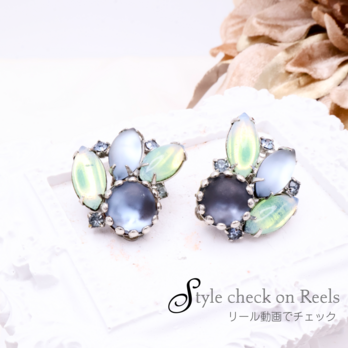 【KRAMER 】オパールガラス × スカイブルー  イヤリング＊Vintage Aurora Glow 1950s–1960s